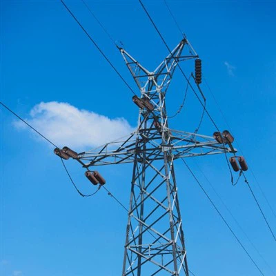 Turm für Stromleitungen